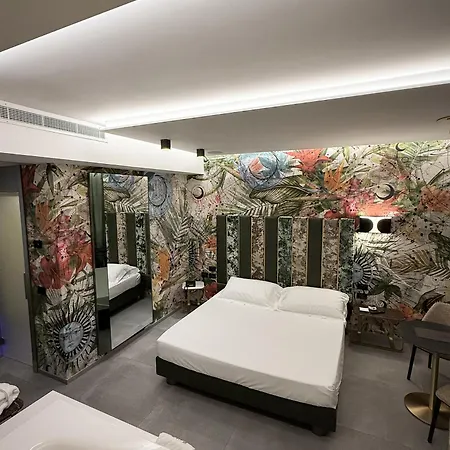 Iris Hotel