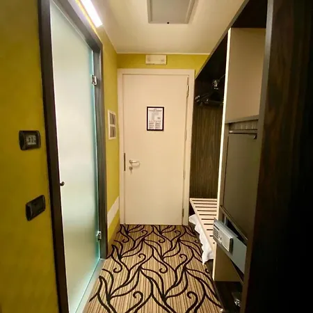 Iris Hotel 4*