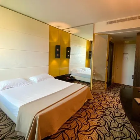Iris Hotel